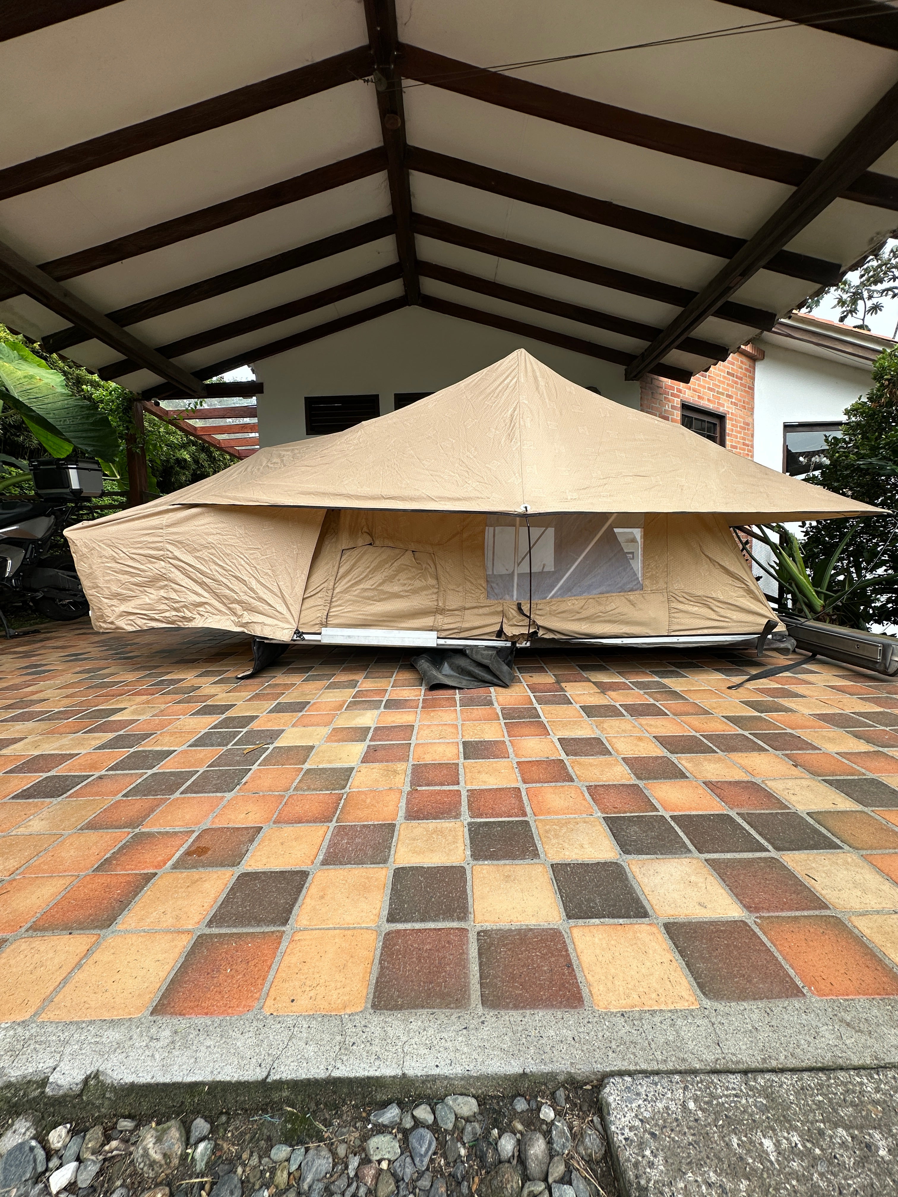 CARPA ANACONDA DEPREDADOR X 180 + BASE RAP ARB + WIND DEFRECTOR + BASES PARA TECHO HIT LUX + TOLDO ARB X180 + 2 SILLAS ARB DE CAMPIN